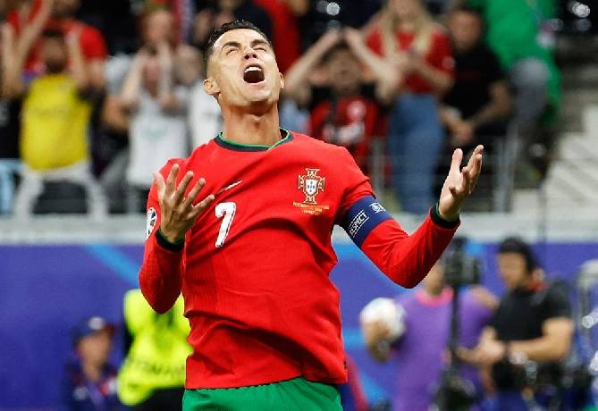 Nhịp tim cho thấy Ronaldo bình tĩnh kinh ngạc khi sút phạt đền trước Slovenia