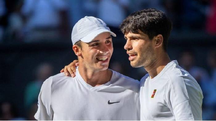 Alcaraz dập tắt giấc mơ của ch&agrave;ng sinh vi&ecirc;n đại học, v&agrave;o v&ograve;ng 3 Wimbledon 2025