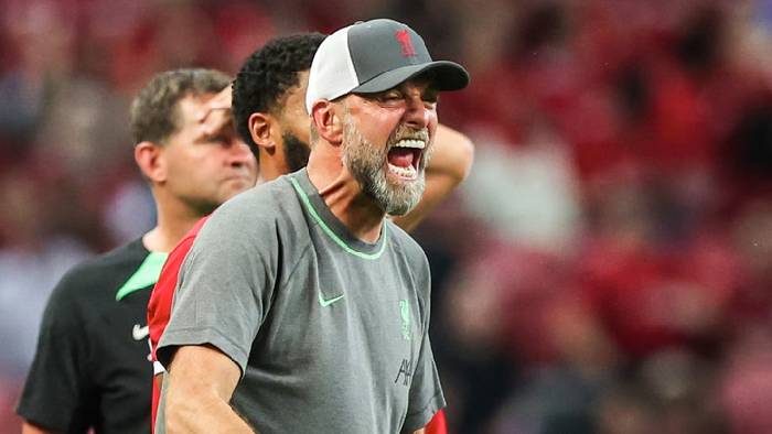 Klopp nổi giận: '4 kẻ đó tập trung vào, có vấn đề về nhận thức à'