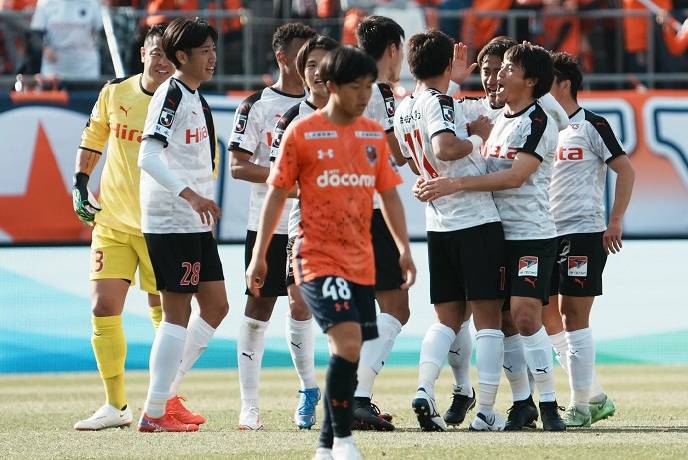 Soi k&egrave;o t&agrave;i xỉu Roasso Kumamoto vs Omiya Ardija h&ocirc;m nay 17h00 ng&agrave;y 4/9