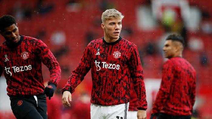 '28 cú sút chỉ 1 bàn thắng, cậu ta còn không xứng dự bị ở M.U'