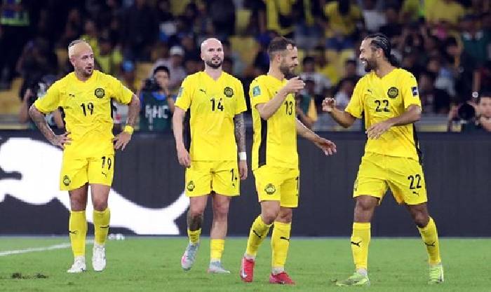 Malaysia triệu tập hàng loạt cầu thủ nhập tịch dù vừa nhận lệnh cấm từ FIFA