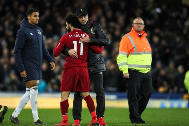 HLV Klopp nói gì khi Liverpool chính thức mất vị trí số 1?