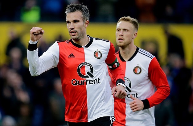 Cựu sao MU lập hat-trick khó tin ở tuổi 36