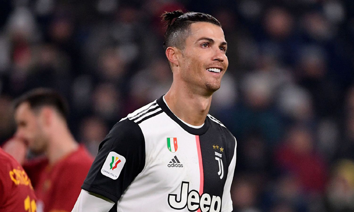 Cristiano Ronaldo b&aacute;o tin vui sau khi gấp r&uacute;t trở lại Madeira