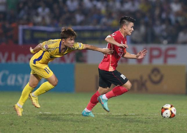 Quang Hải s&uacute;t phạt th&agrave;nh b&agrave;n, C&ocirc;ng an H&agrave; Nội tiến s&aacute;t ng&ocirc;i đầu V-League