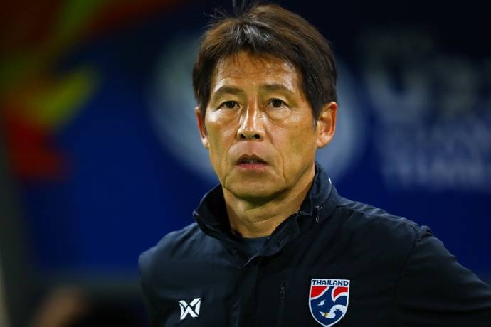 Thái Lan chia tay 3 trụ cột ngay đợt hội quân đầu tiên