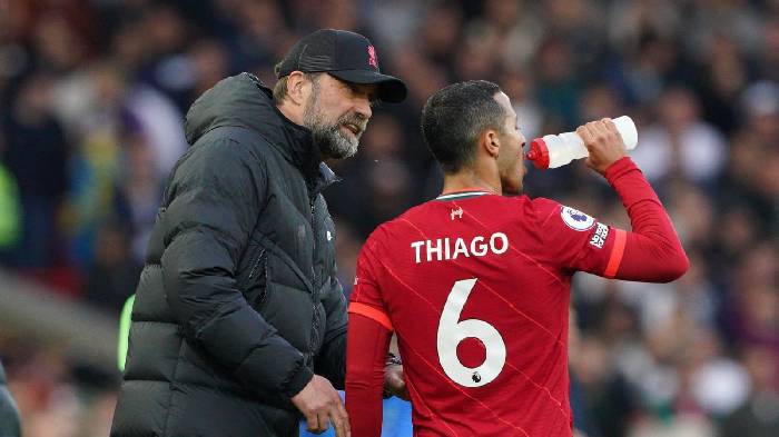 Tin Liverpool sáng 4/5: Klopp phủ nhận cáo buộc; Cân nhắc tương lai Thiago 