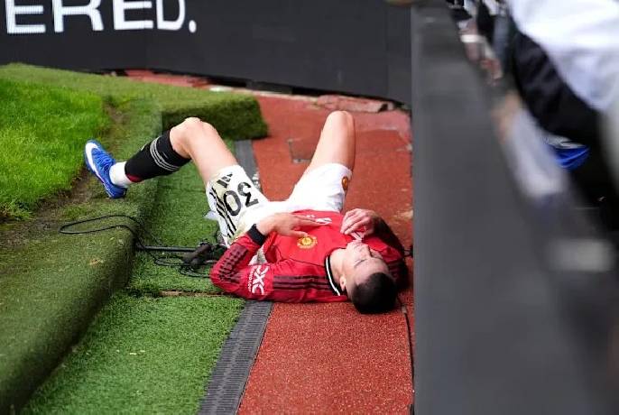 MU mất Benjamin Sesko sau trận thắng Liverpool