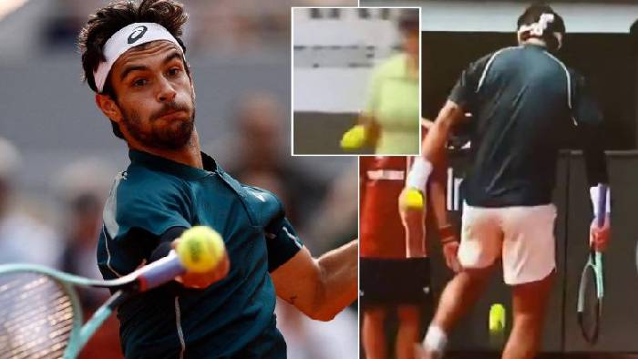 Tranh c&atilde;i ở Roland Garros: Musetti đ&aacute; b&oacute;ng tr&uacute;ng người trọng t&agrave;i vẫn v&agrave;o b&aacute;n kết