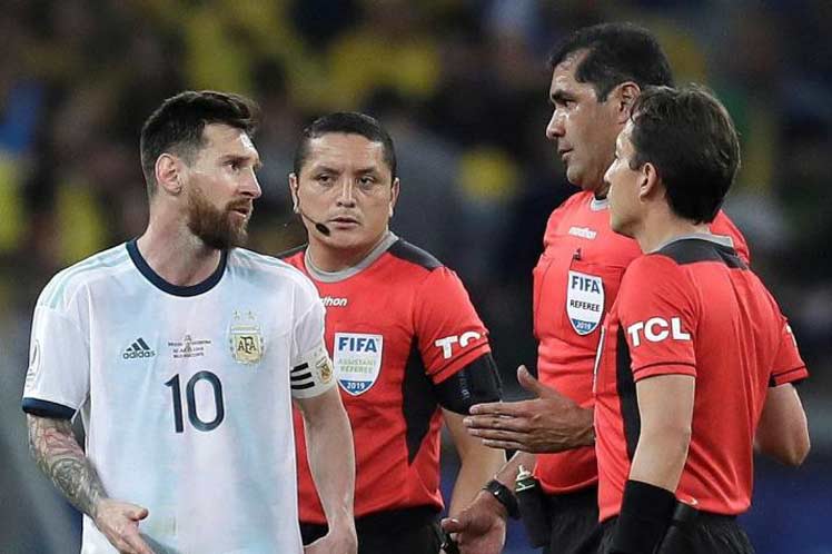 Thua kh&ocirc;ng phục, Argentina kiện đến c&ugrave;ng vụ trong t&agrave;i từ chối d&ugrave;ng VAR