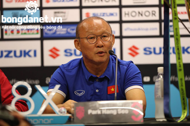 Từ Park Hang-seo nh&igrave;n sang HLV Nhật &ldquo;vờn&rdquo; người Th&aacute;i: Để thấy m&igrave;nh may mắn