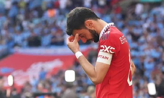 'Bruno không xứng đáng! M.U đang có 1 người làm đội trưởng tốt hơn'