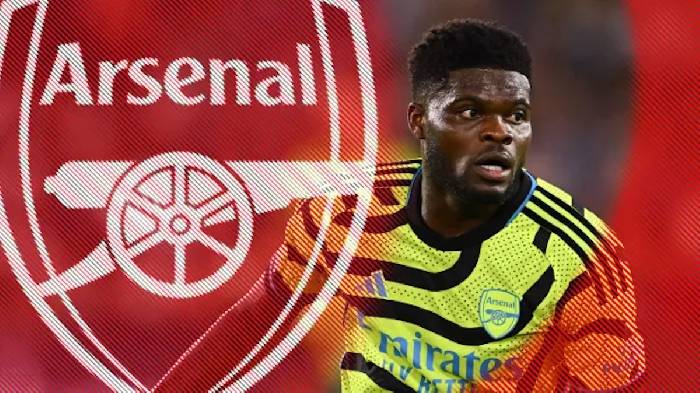 Ch&iacute;nh thức! Arsenal mất trụ cột tuyến giữa 2 th&aacute;ng v&igrave; chấn thương