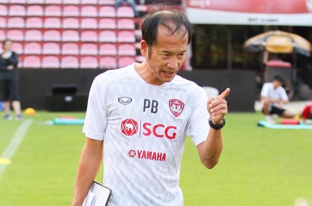 Thực hư đội bóng của Văn Lâm mời HLV Kiatisak ngồi 'ghế nóng'