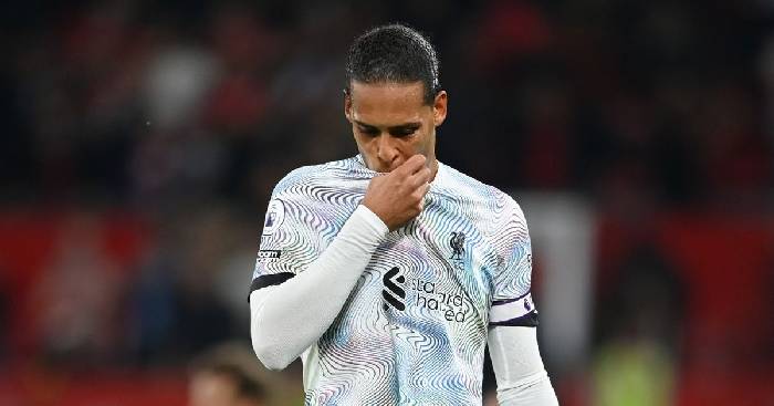 Van Dijk thừa nhận đang phải ra sân trong sự đau đớn