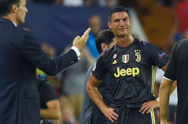 Top 10 cầu thủ thu nhập cao nhất 2018/19: Messi lại cho Ronaldo 'hít khói'