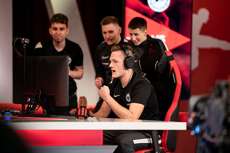 Nhận định Eintracht Frankfurt (Gube) Esports vs Bielefeld (Voglsammer) Esports, 21h20 ng&agrave;y 5/4