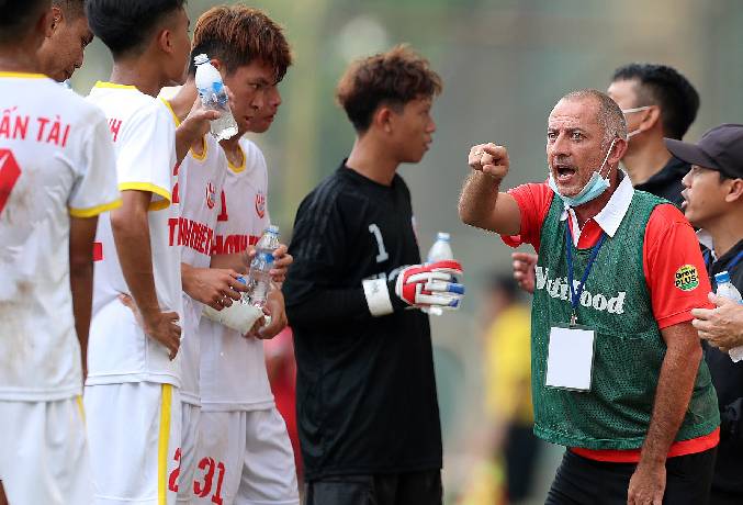 Thầy Giôm: 'Học viện NutiFood sẽ vô địch U19 quốc gia năm nay'