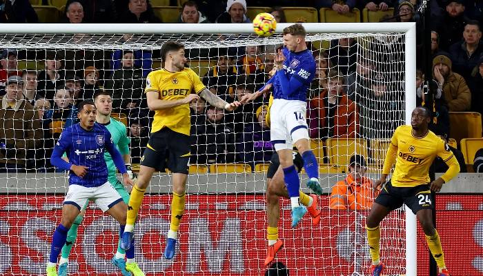 Soi kèo góc Ipswich Town vs Wolves, 21h00 ngày 5/4