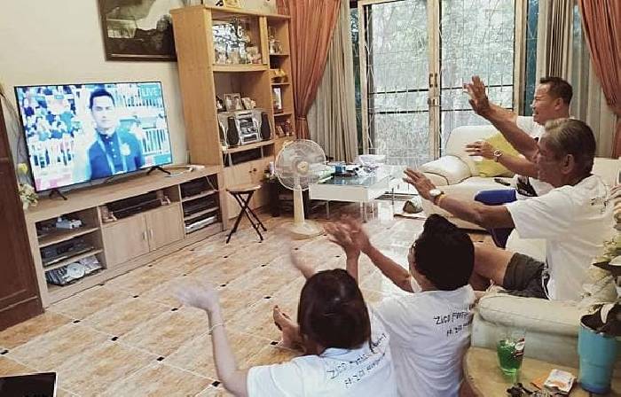 Câu chuyện cảm động về HLV Kiatisak và bố