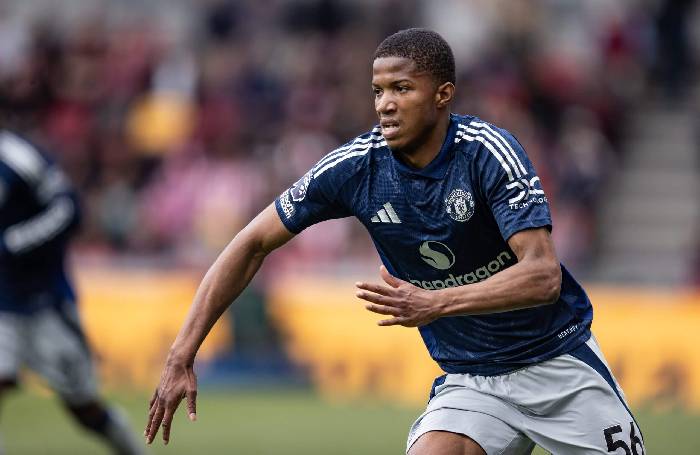 Ngôi sao 17 tuổi của MU đi vào lịch sử trong ngày đội nhà thua trận