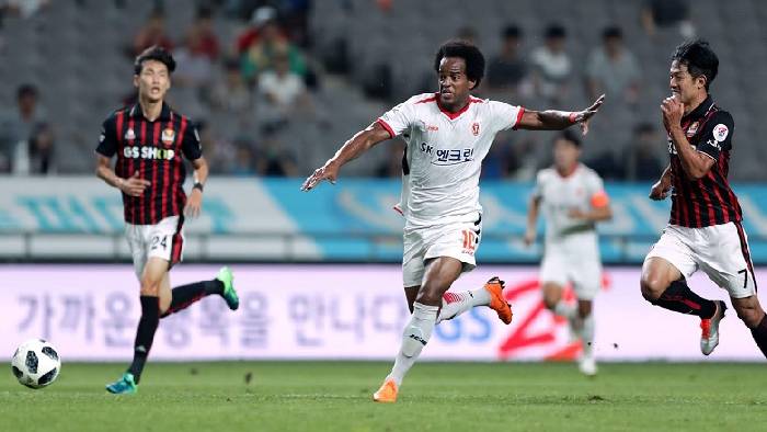 Soi k&egrave;o phạt g&oacute;c Pohang Steelers vs Jeju United FC, 16h00 ng&agrave;y 6/6