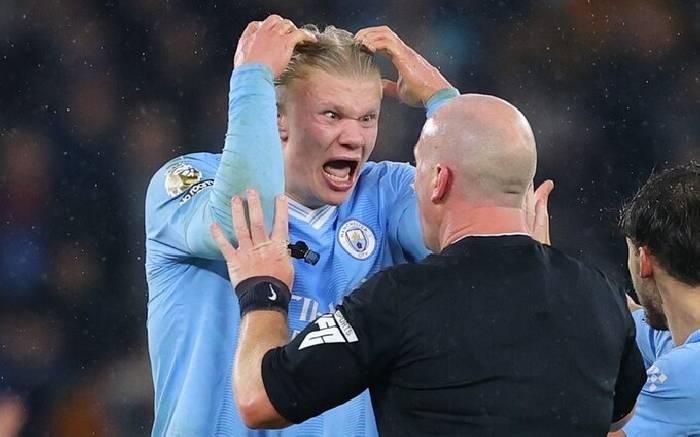 Manchester City bị FA &ldquo;sờ g&aacute;y&rdquo; v&igrave; phản ứng của Erling Haaland