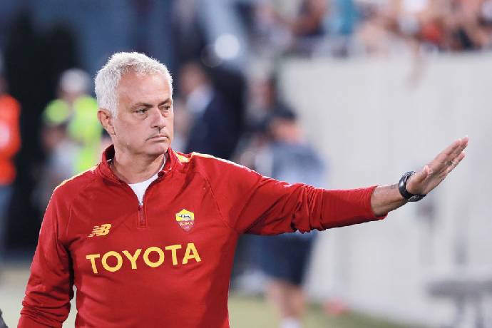 Bị phản bội, HLV Mourinho trả qu&agrave; học tr&ograve; ở AS Roma