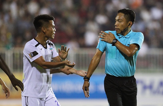 HAGL thua oan vì trọng tài?