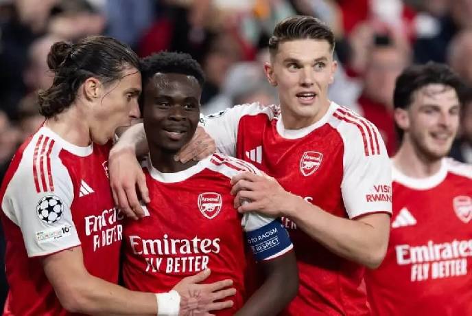 Wayne Rooney chỉ trích Arsenal ăn mừng quá lố