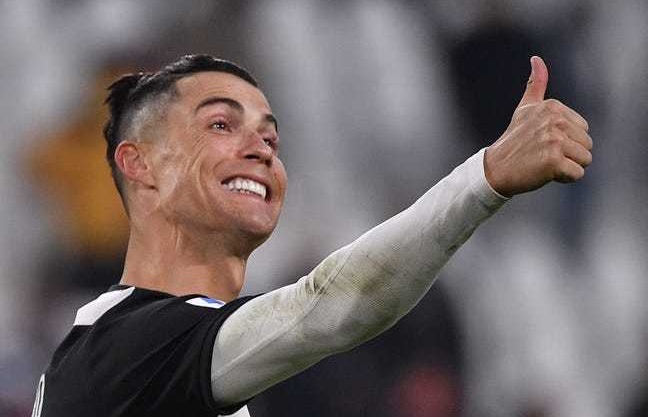 Cristiano Ronaldo trở th&agrave;nh tỷ ph&uacute; b&oacute;ng đ&aacute; đầu ti&ecirc;n tr&ecirc;n thế giới