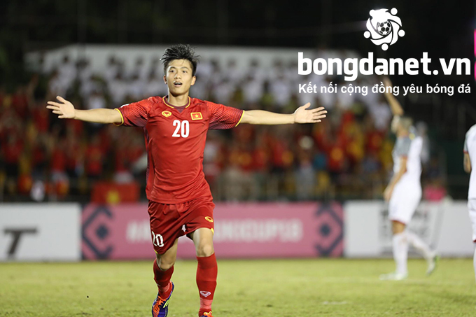 Phan Văn Đức báo tin vui cho thầy Park