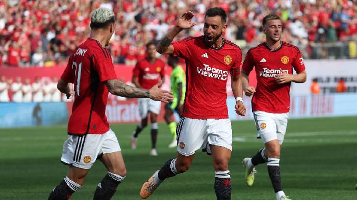 'Chỉ trích lúc này thật ngớ ngẩn, cậu ấy chỉ mới có vài trận cùng M.U'