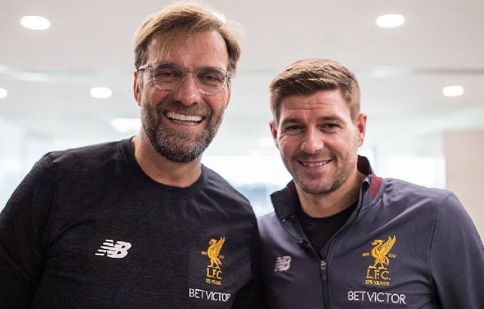 Gerrard: &ldquo;T&ocirc;i đ&atilde; khuy&ecirc;n Klopp giữ ch&acirc;n cậu ấy, may l&agrave; Klopp tin t&ocirc;i&rdquo;