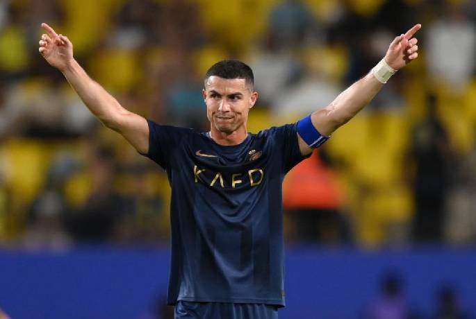 FIFA xếp Ronaldo tr&ecirc;n Messi