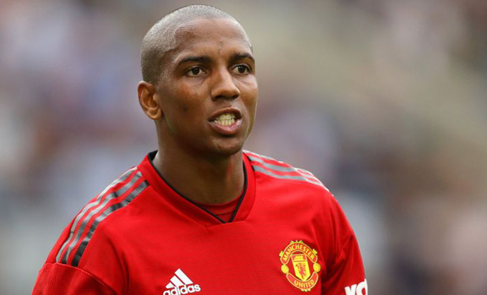 MU định đoạt tương lai Ashley Young
