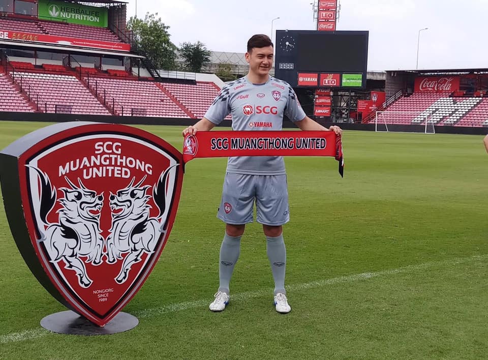 Đặng Văn Lâm chính thức ra mắt Muangthong United