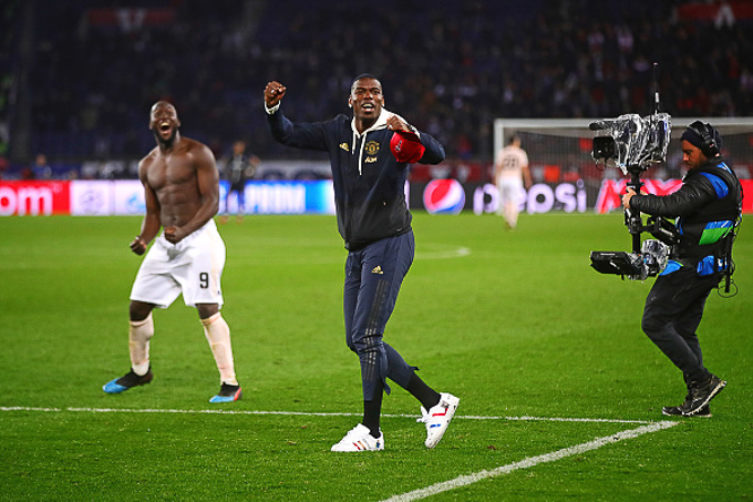 CH&Ugrave;M ẢNH: Pogba quẩy tung giời sau m&agrave;n lội ngược d&ograve;ng của MU