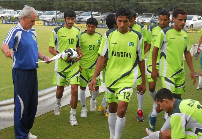 Pakistan bỏ giải, thầy tr&ograve; &ocirc;ng Park kh&oacute; vượt v&ograve;ng loại