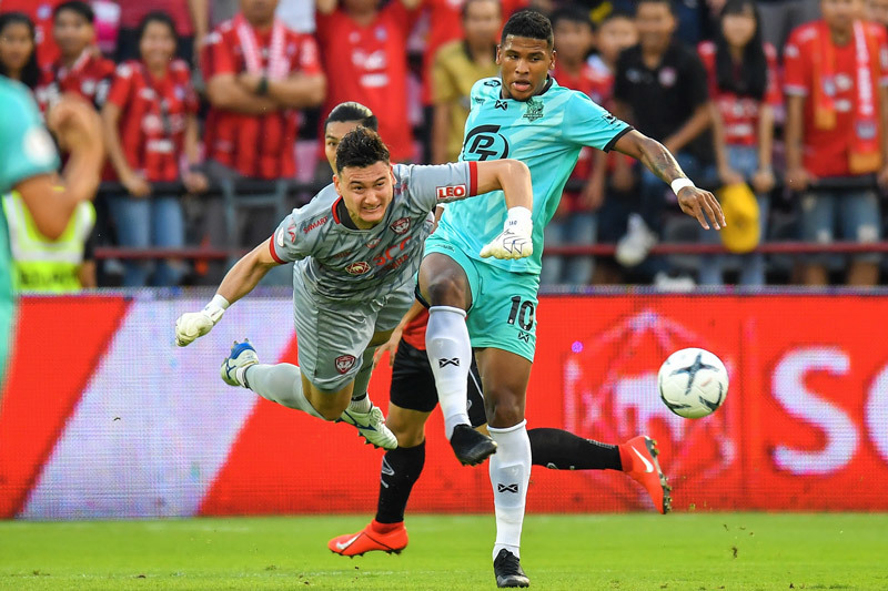 Trực tiếp Văn L&acirc;m h&ocirc;m nay 7/4: Nakhon vs Muang Thong (19h)