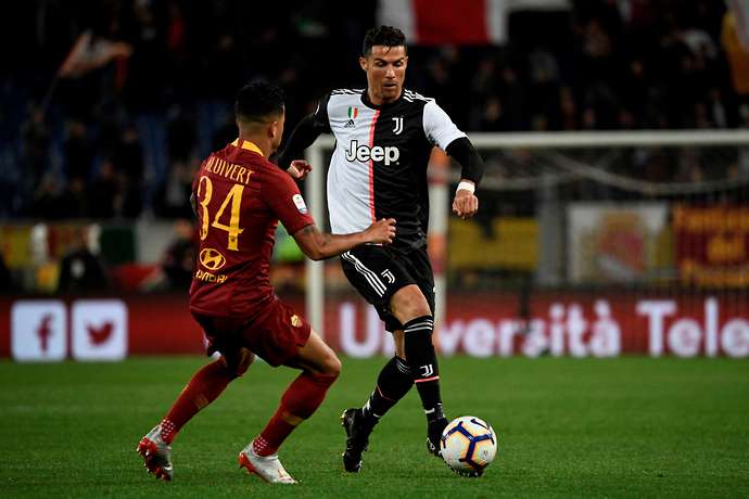 Tại sao Ronaldo kh&ocirc;ng bao giờ đổi &aacute;o với cầu thủ AS Roma?