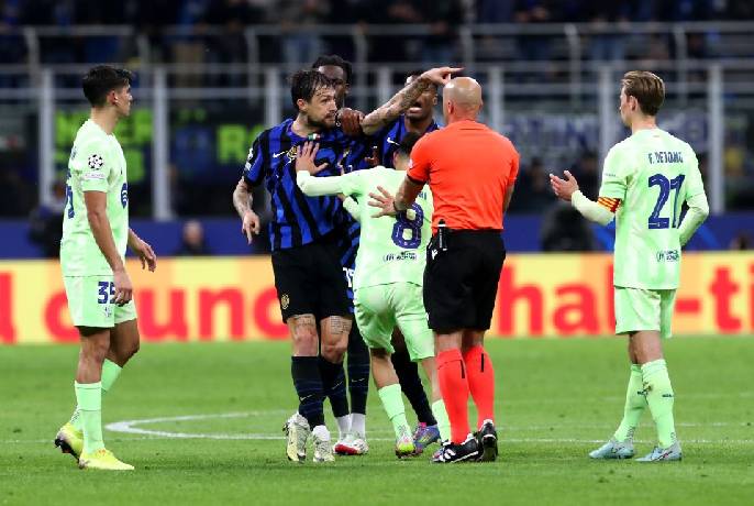 Lý do dẫn tới màn ẩu đả trong trận đấu giữa Inter vs Barcelona