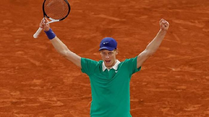 Sinner thắng Djokovic trận thứ tư liên tiếp, vào chung kết Roland Garros 2025