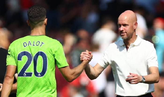 Mất kiên nhẫn với Dalot, Ten Hag vá cánh phải bằng 'người thừa' PSG