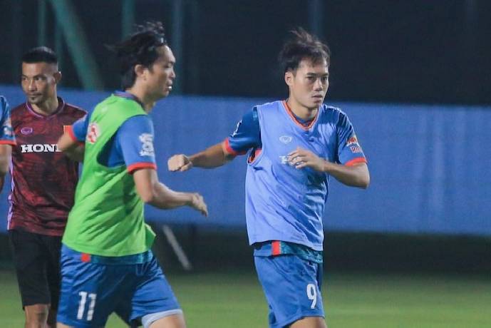 Tuyển Việt Nam chỉ phải tập muộn 1 buổi trước trận gặp Philippines