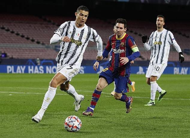 Messi đ&aacute;nh bại Ronaldo ở 'chung kết' cầu thủ xuất sắc nhất thập kỷ