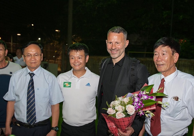 Huyền thoại MU Ryan Giggs 'đối đầu' với Văn Quyến ở SLNA