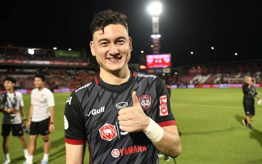 Muangthong United làm sáng tỏ tương lai Đặng Văn Lâm