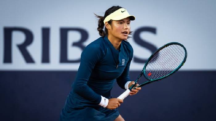 Emma Raducanu lần đầu tiên thắng trận ở Rome Masters
